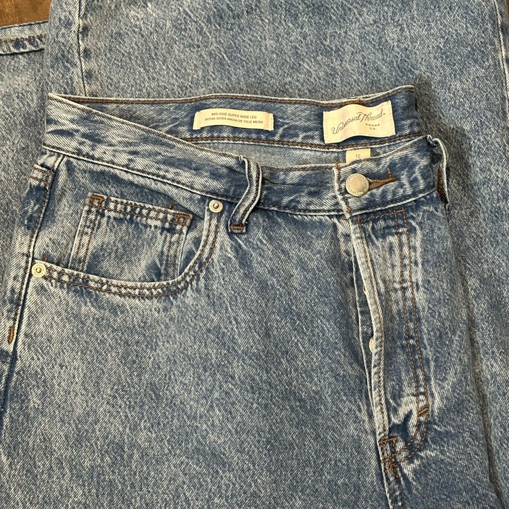 Universal Thread Women’s Medium-Washed Jeans, SIZE 10 - Mid-Rise Super Wide Leg